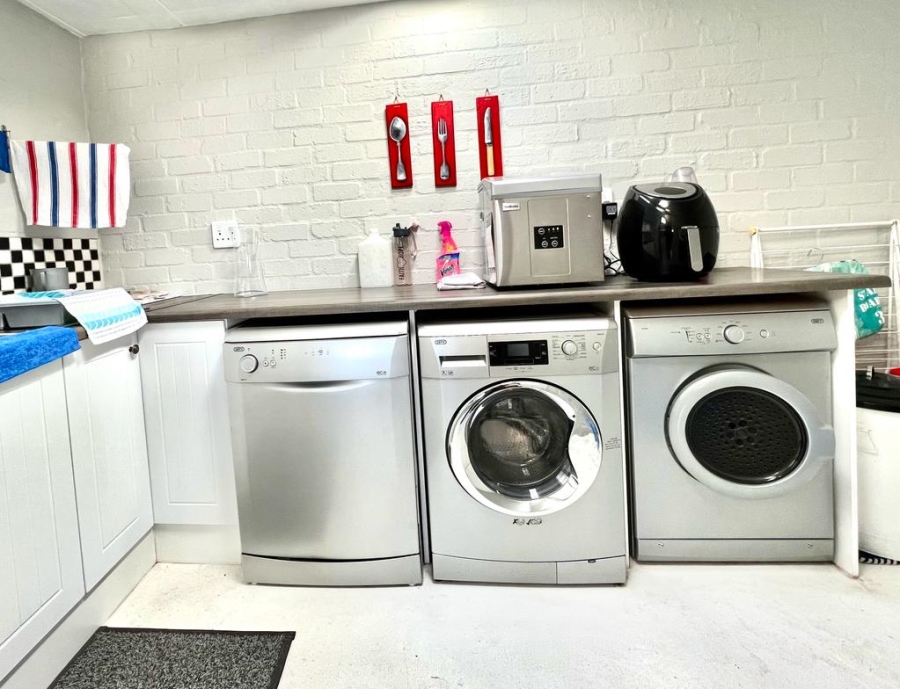 4 Bedroom Property for Sale in Paradise Beach Western Cape